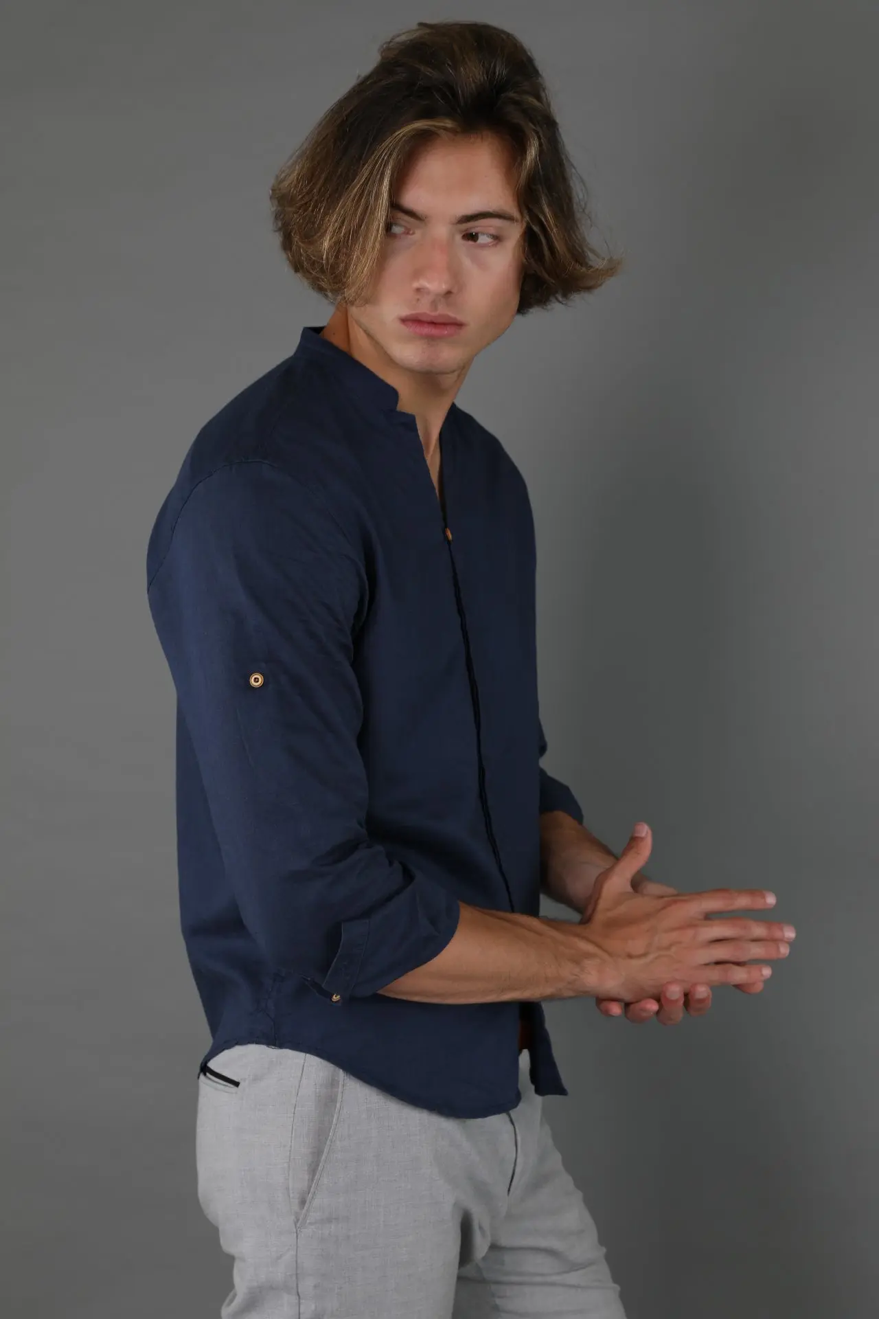 Camisa de lino Manga Larga cuello en V - Image 13