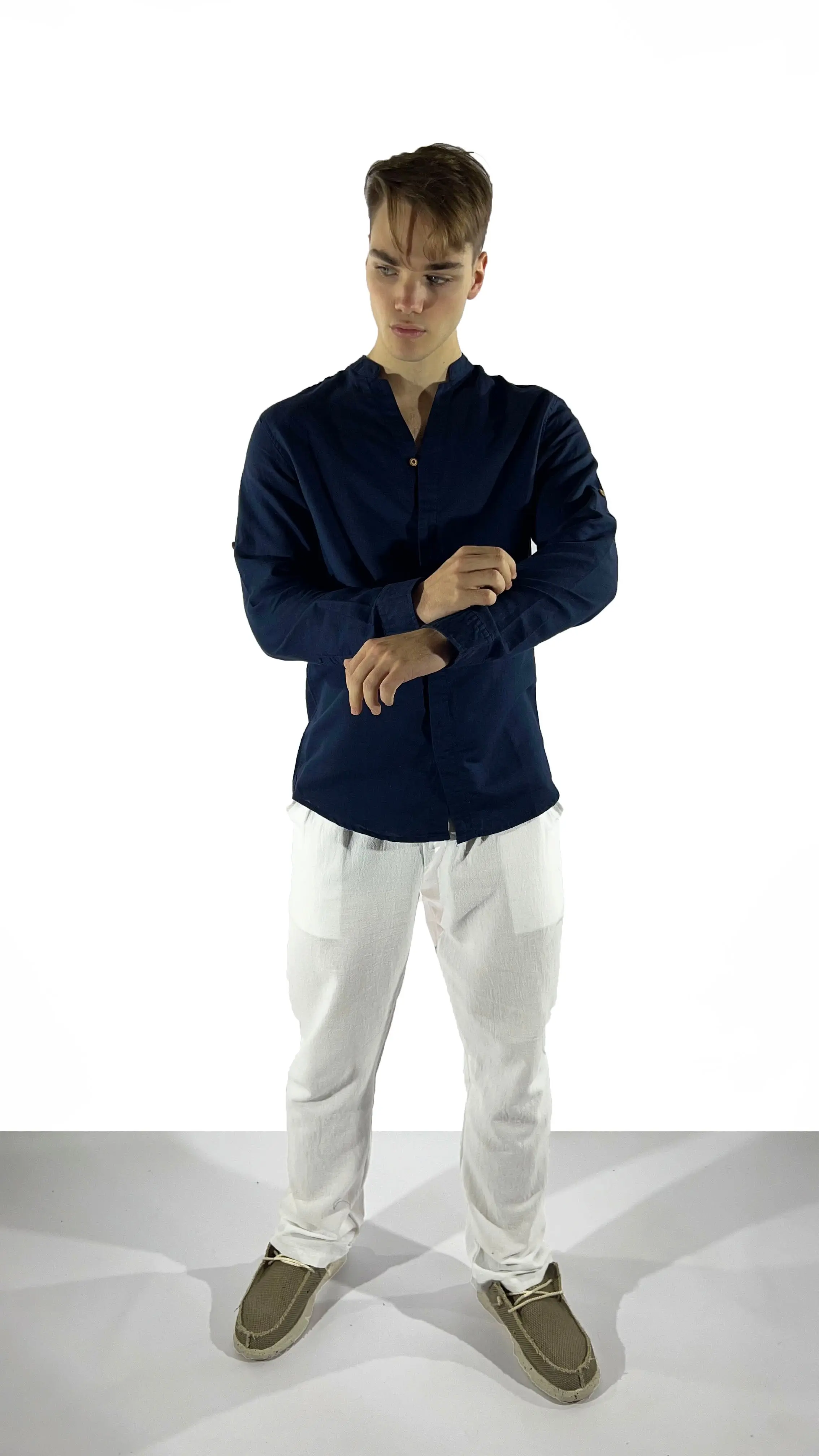 Camisa de lino Manga Larga cuello en V - Image 14